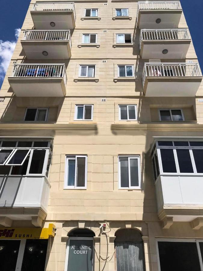 F11 Room 3, Private Room Two Single Beds Shared Bathroom In Shared Flat Msida Exterior foto
