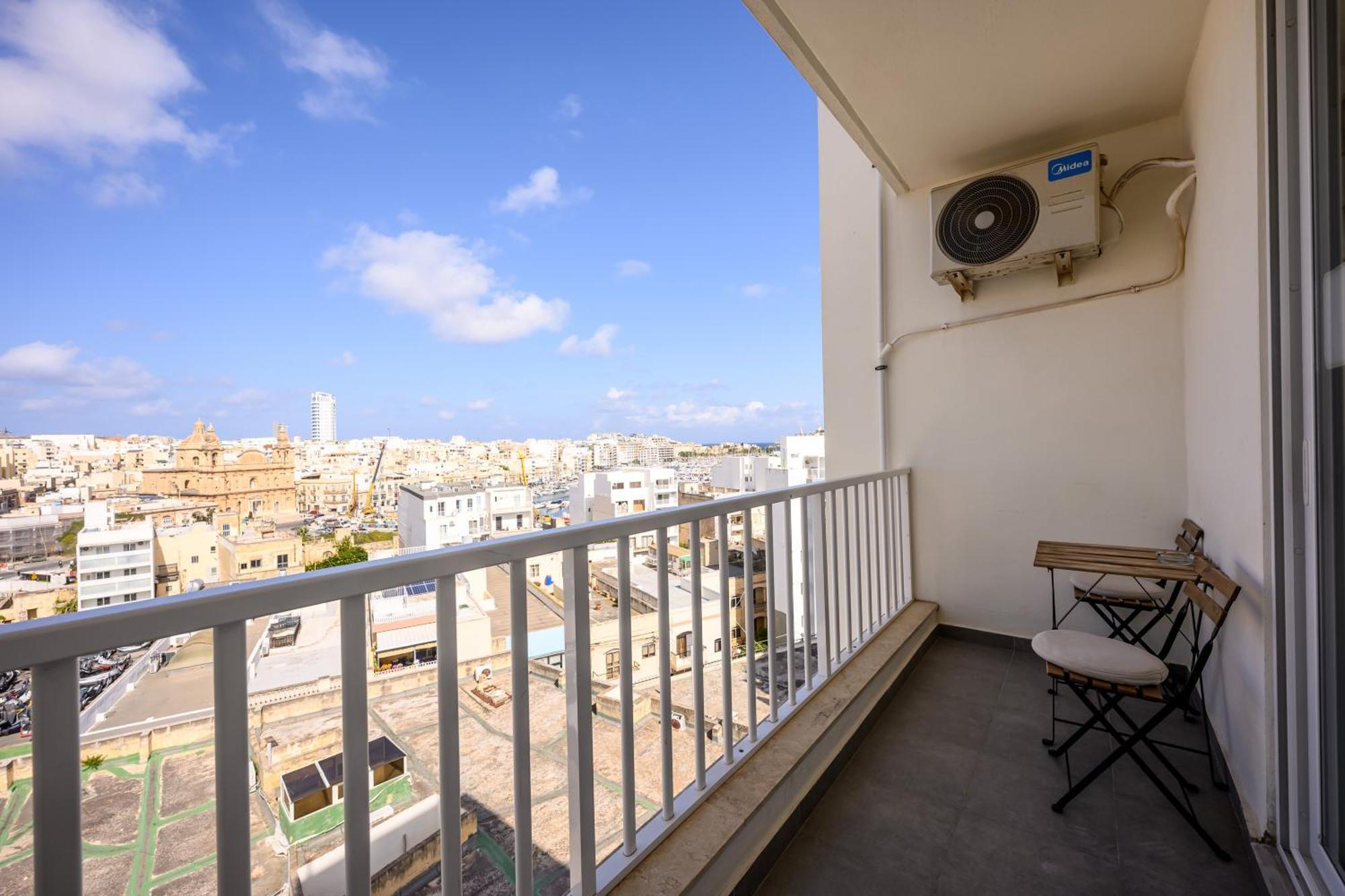F11 Room 3, Private Room Two Single Beds Shared Bathroom In Shared Flat Msida Exterior foto
