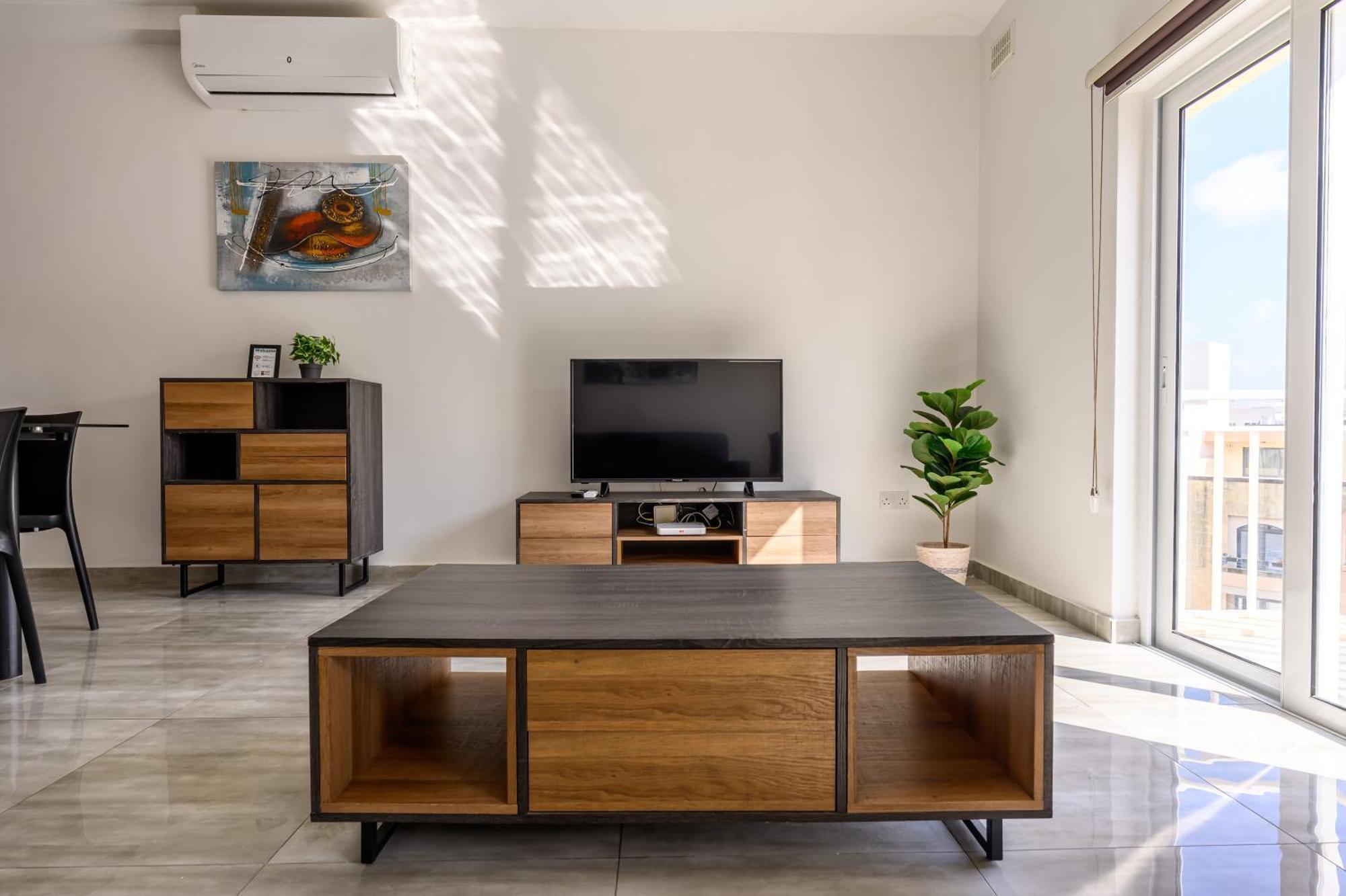 F11 Room 3, Private Room Two Single Beds Shared Bathroom In Shared Flat Msida Exterior foto