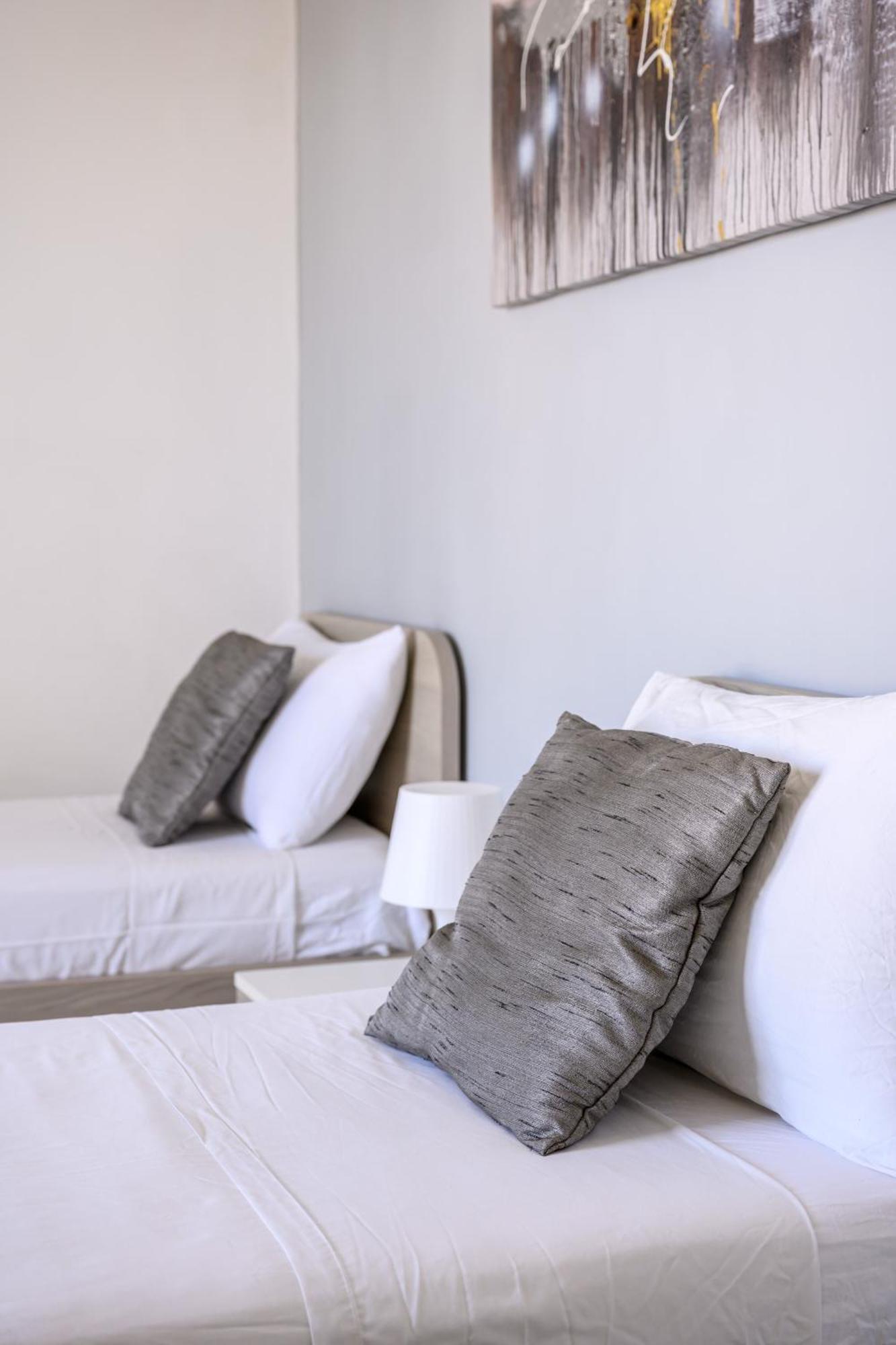 F11 Room 3, Private Room Two Single Beds Shared Bathroom In Shared Flat Msida Exterior foto